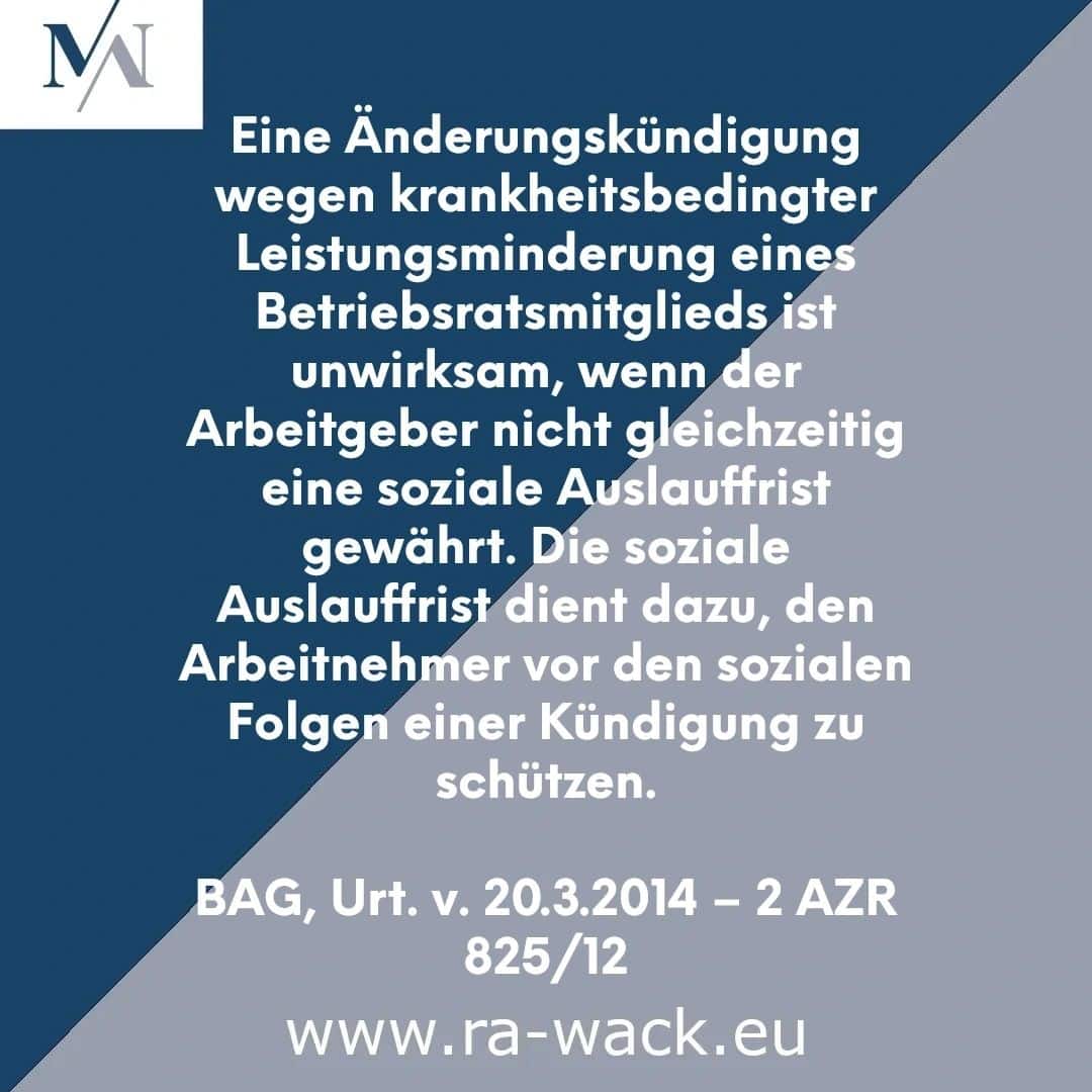 Ein blau hinterlegter Text befasst sich mit dem Arbeitsrecht. Darin wird darauf hingewiesen, dass eine Kündigung wegen krankheitsbedingter Arbeitsunfähigkeit unwirksam ist, wenn der Arbeitgeber keine soziale Karenzzeit gewährt. Rechtsanwaltsinformationen sind unter www.ra-wack.eu abrufbar, ebenso wie ein Urteilsverweis: BAG, 20.3.2014 – 2 AZR 825/12.