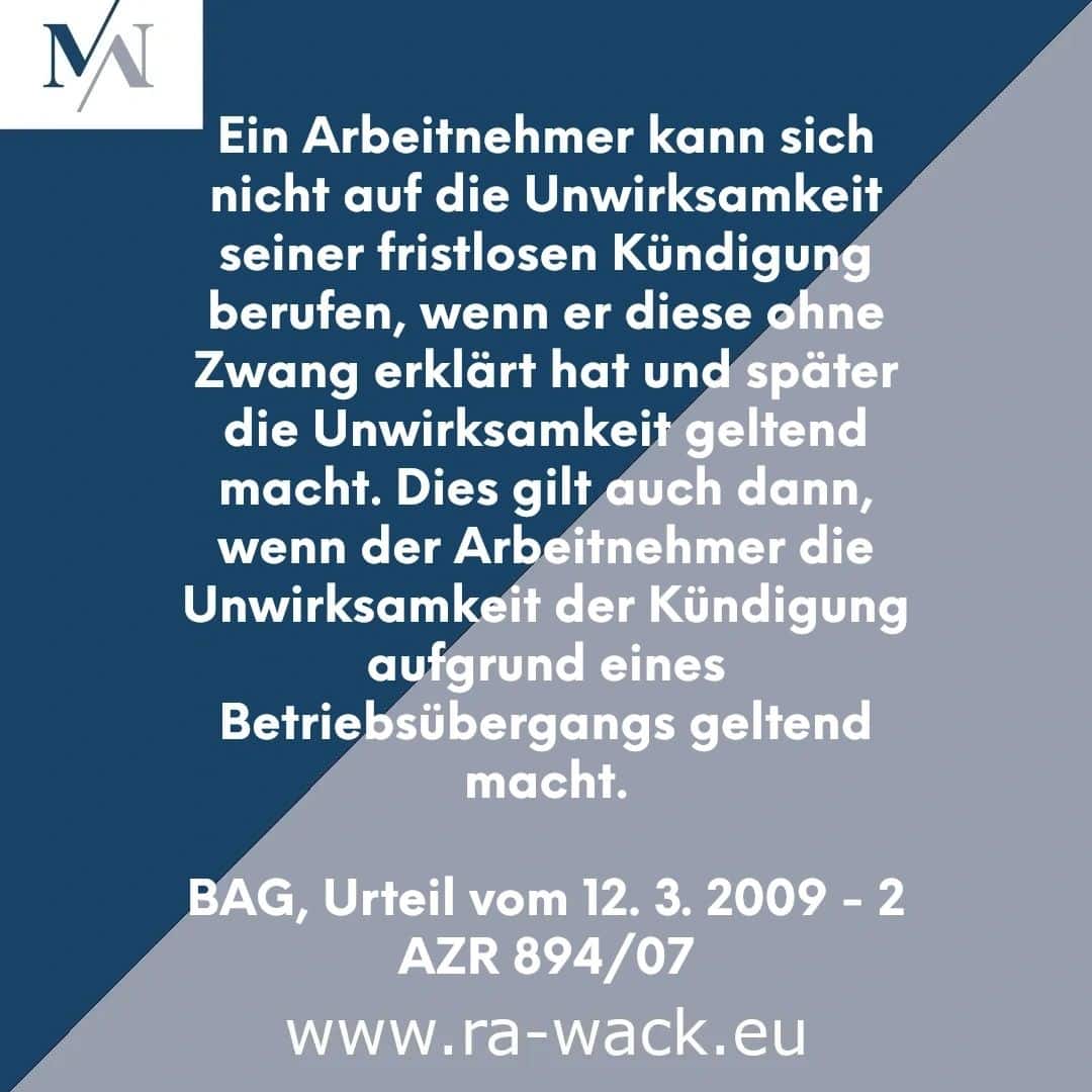 Das Bild enthält deutschen Text auf einem geometrischen Hintergrund mit grauen, marineblauen und weißen Abschnitten. Der Text befasst sich mit der Unmöglichkeit eines Arbeitnehmers, nach einer Kündigung ohne vorherigen Widerspruch eine ungerechtfertigte Kündigung geltend zu machen, wenn er diese erst später meldet, und verweist auf ein Urteil des BAG vom 12. März 2009. Unten ist die URL einer Website mit dem Namen „www.ra-wack.eu“ angegeben. In der oberen linken Ecke befindet sich ein Logo