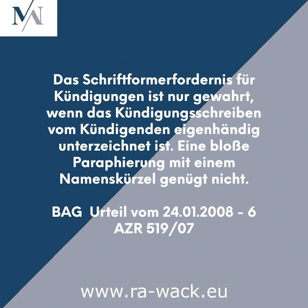 Ein Bild mit einem marineblauen und grauen geometrischen Hintergrund und weißem deutschen Text über die rechtlichen Anforderungen an Kündigungen. Darin heißt es, dass eine schriftliche Kündigung vom Absender persönlich unterzeichnet werden muss. Eine einfache Abkürzung mit Initialen reicht nicht aus. Website des Rechtsanwalts: www.ra-wack.eu.