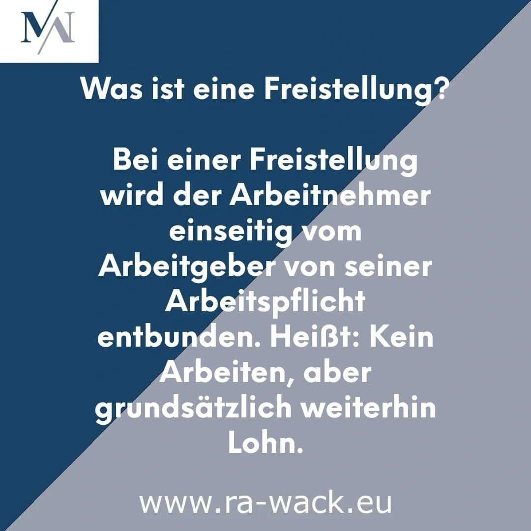 Auf einem Bild ist ein deutscher Text auf blauem und grauem Hintergrund zu sehen. Der Text erklärt das Konzept der „Freistellung“, wonach Arbeitnehmer vom Arbeitgeber von der Arbeitspflicht freigestellt werden, aber weiterhin ihr Gehalt erhalten. Unten wird die Website „www.ra-wack.eu“ angezeigt, die eine Beratung durch einen Rechtsanwalt empfiehlt.